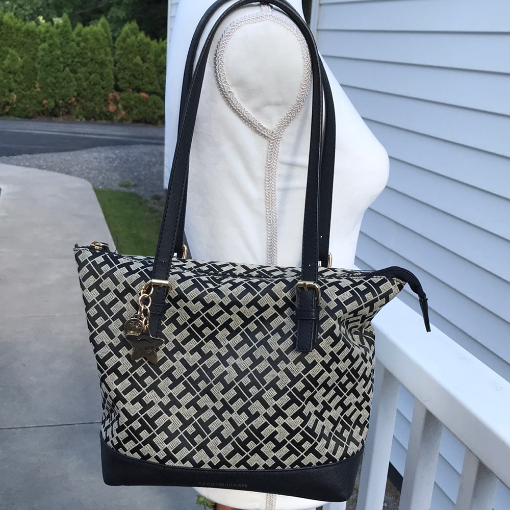 Tommy Hilfiger shoulder bag purse